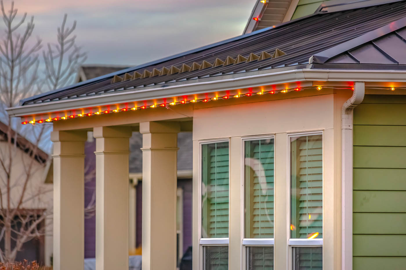 A house with professionally installed Christmas lights from Window Ninjas.